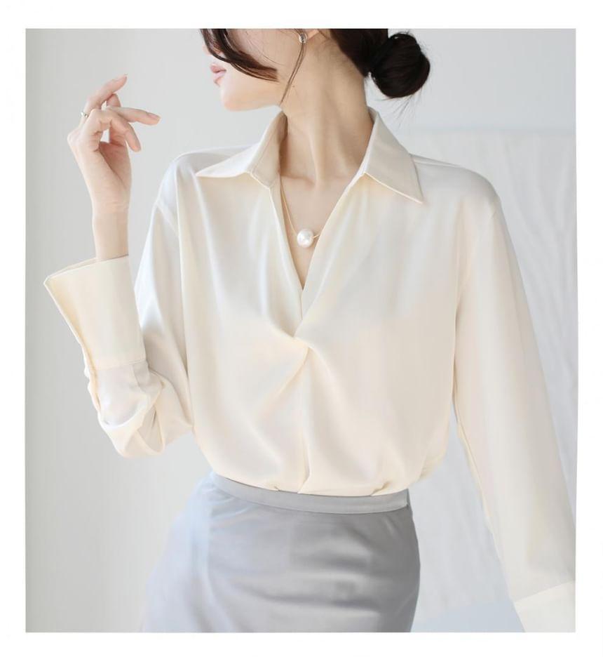 Long-Sleeve V-Neck Plain Twist Faux Pearl Chain Accent Blouse Product Image