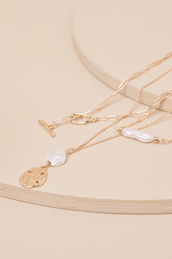 Quinnie Gold Pearl Pendant Layered Necklace Product Image
