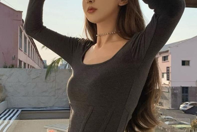 Long Sleeve Scoop Neck Plain Crop Tee Product Image