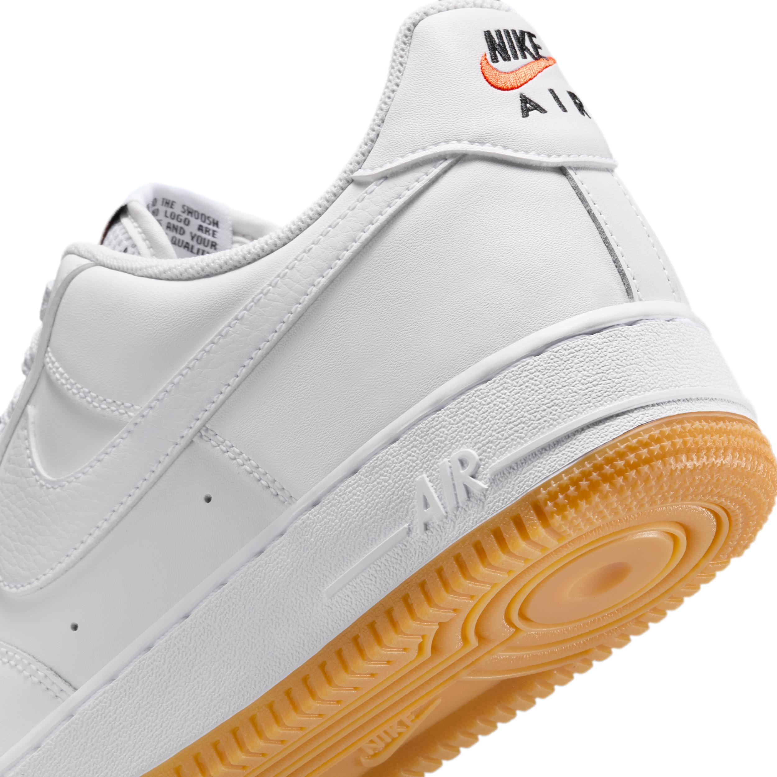 Nike Men's Air Force 1 '07 LV Shoes Product Image