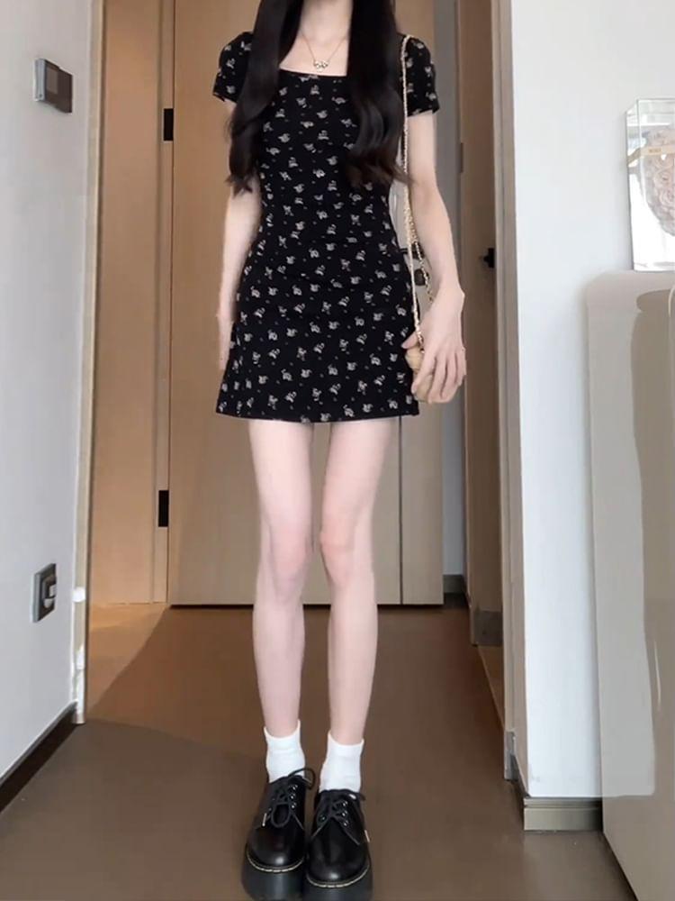 Short-Sleeve Square Neck Floral Print Knit A-Line Dress (Various Designs) Product Image