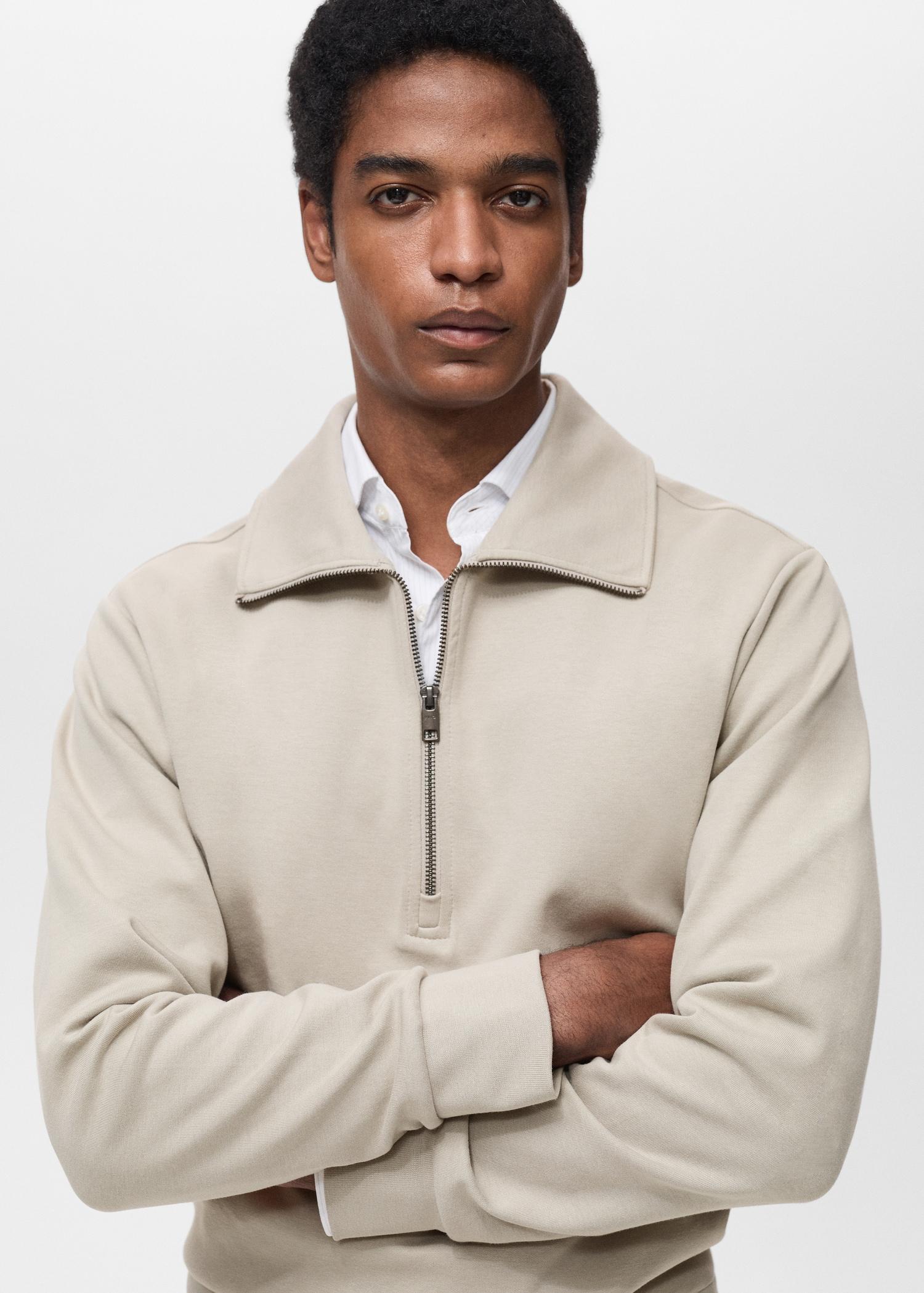 Regular-fit cotton sweatshirt with zipper - Men | MANGO USA Product Image