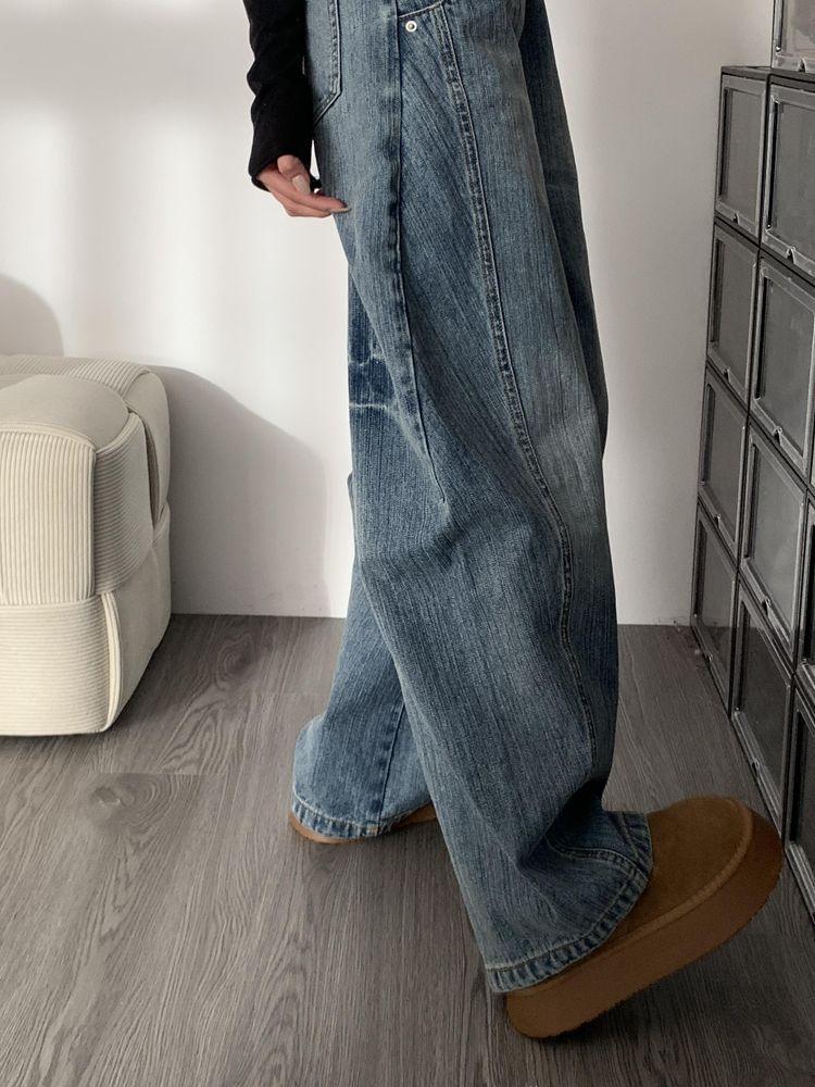 Mid Rise Washed Wide Leg Jeans Product Image