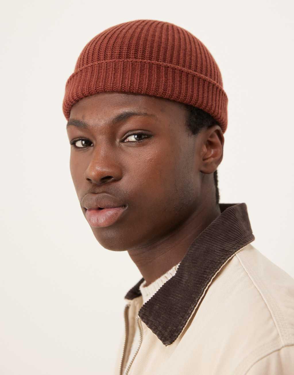 Mango small ribbed beanie in burgundy Product Image