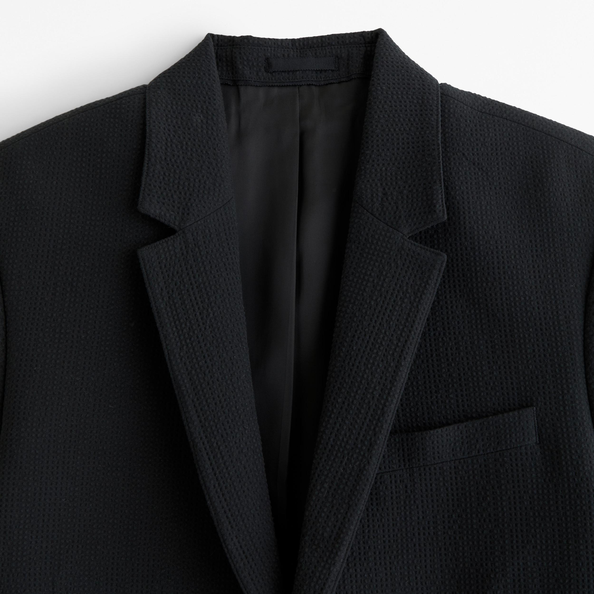 The A&F Collins Tailored Classic Seersucker Blazer Product Image