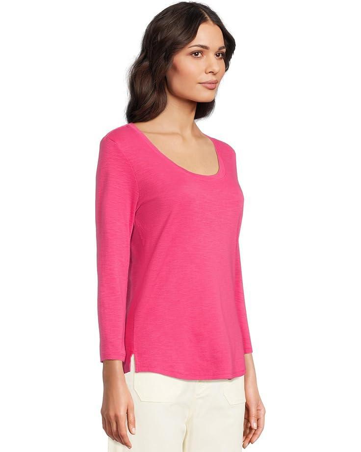 3/4 Sleeve V-Neck Tee with Curved Hem Product Image