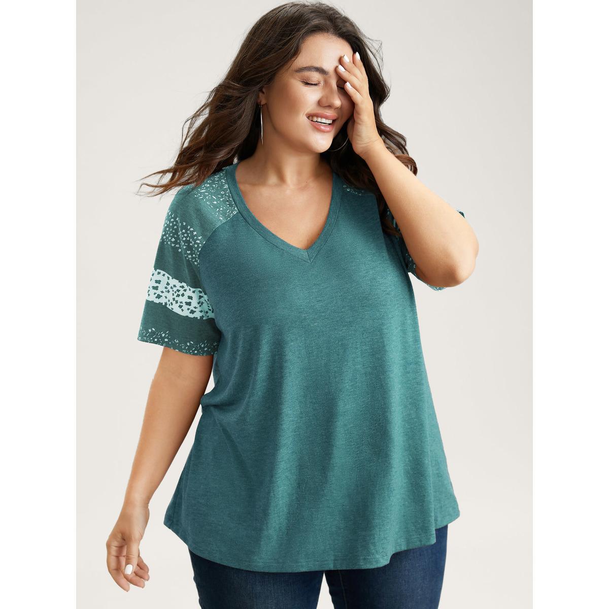 Plus Size Ditsy Floral Colorblock Contrast Raglan Sleeve T-shirt Teal Women Casual Contrast Ditsy Floral V-neck Everyday T-shirts BloomChic 14-16/1X Product Image
