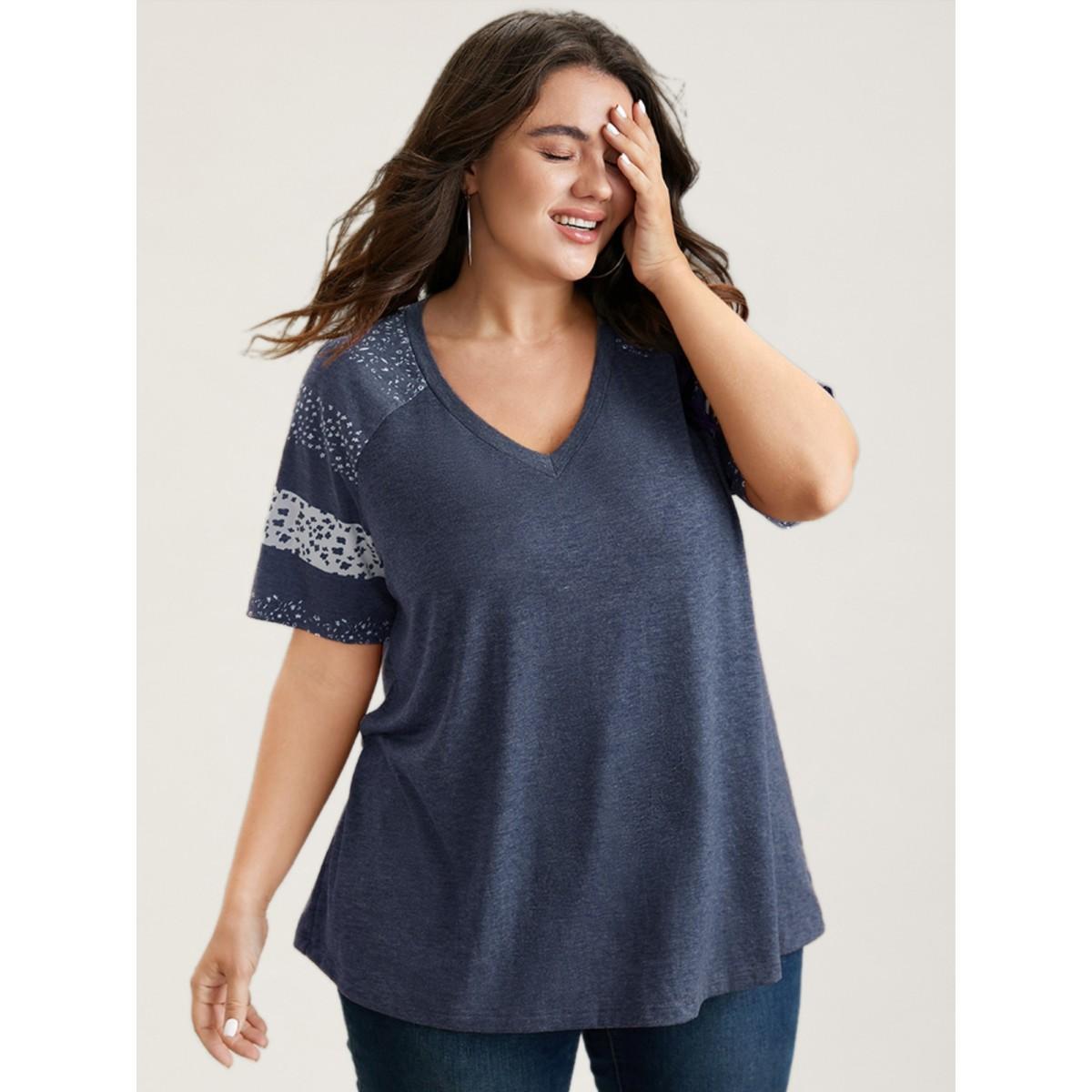 Plus Size Ditsy Floral Colorblock Contrast Raglan Sleeve T-shirt Blue Women Casual Contrast Ditsy Floral V-neck Everyday T-shirts BloomChic 10/M Product Image