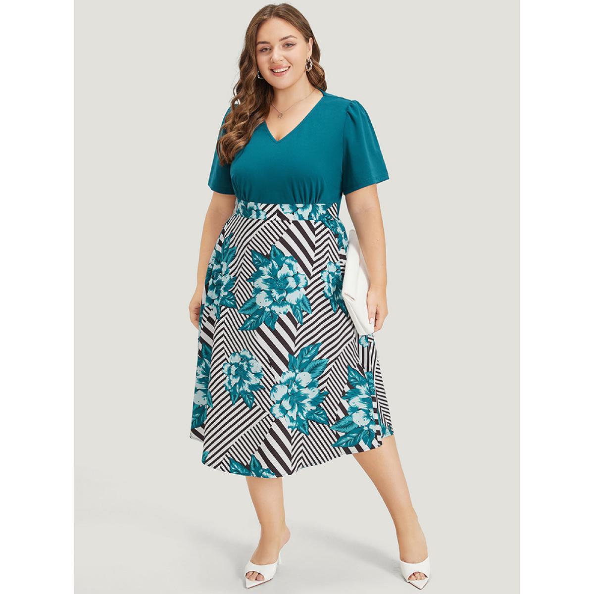 Plus Size Floral & Striped Patchwork Pocket Gathered Dress Teal Women Office Gathered V-neck Short sleeve Curvy Midi Dress BloomChic 30/6X Product Image