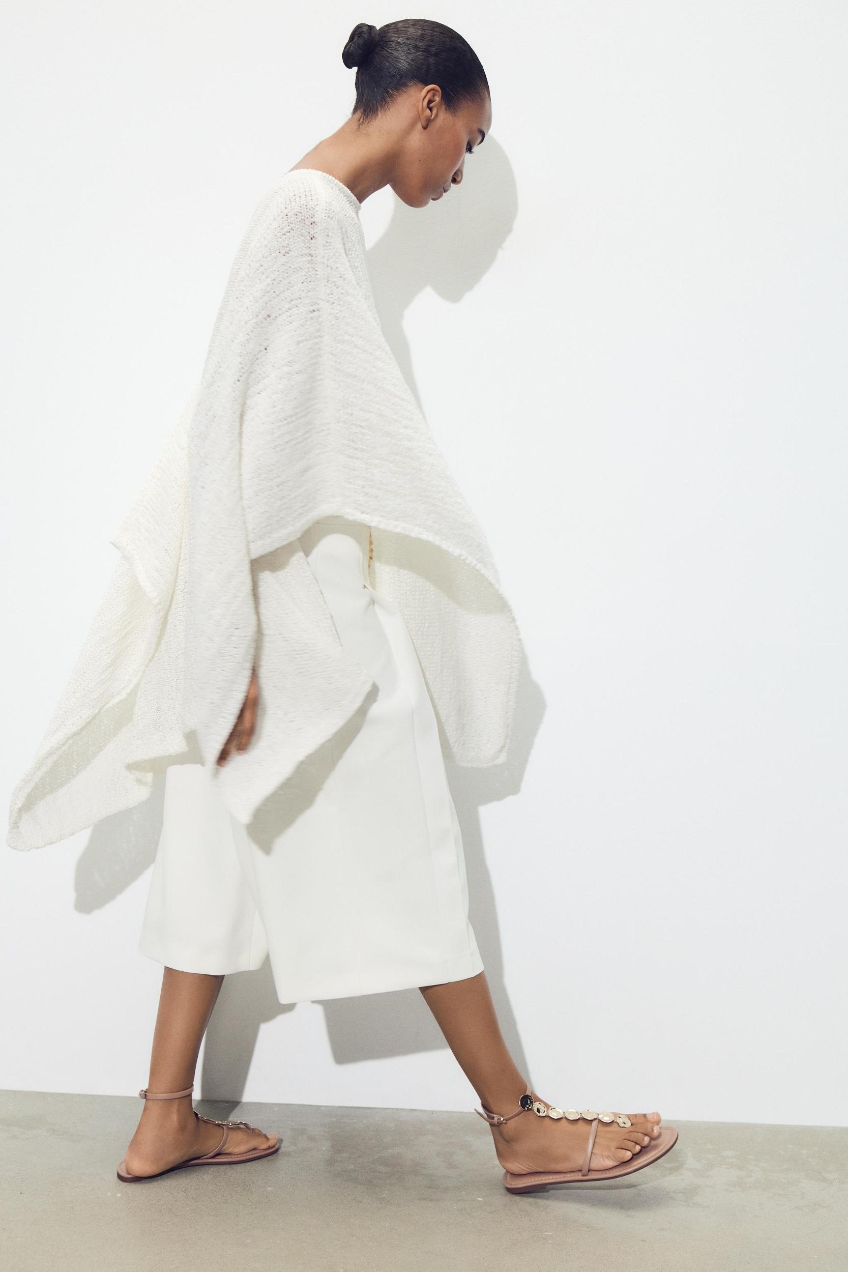 BELTED PLEATED LONG SHORTS Product Image