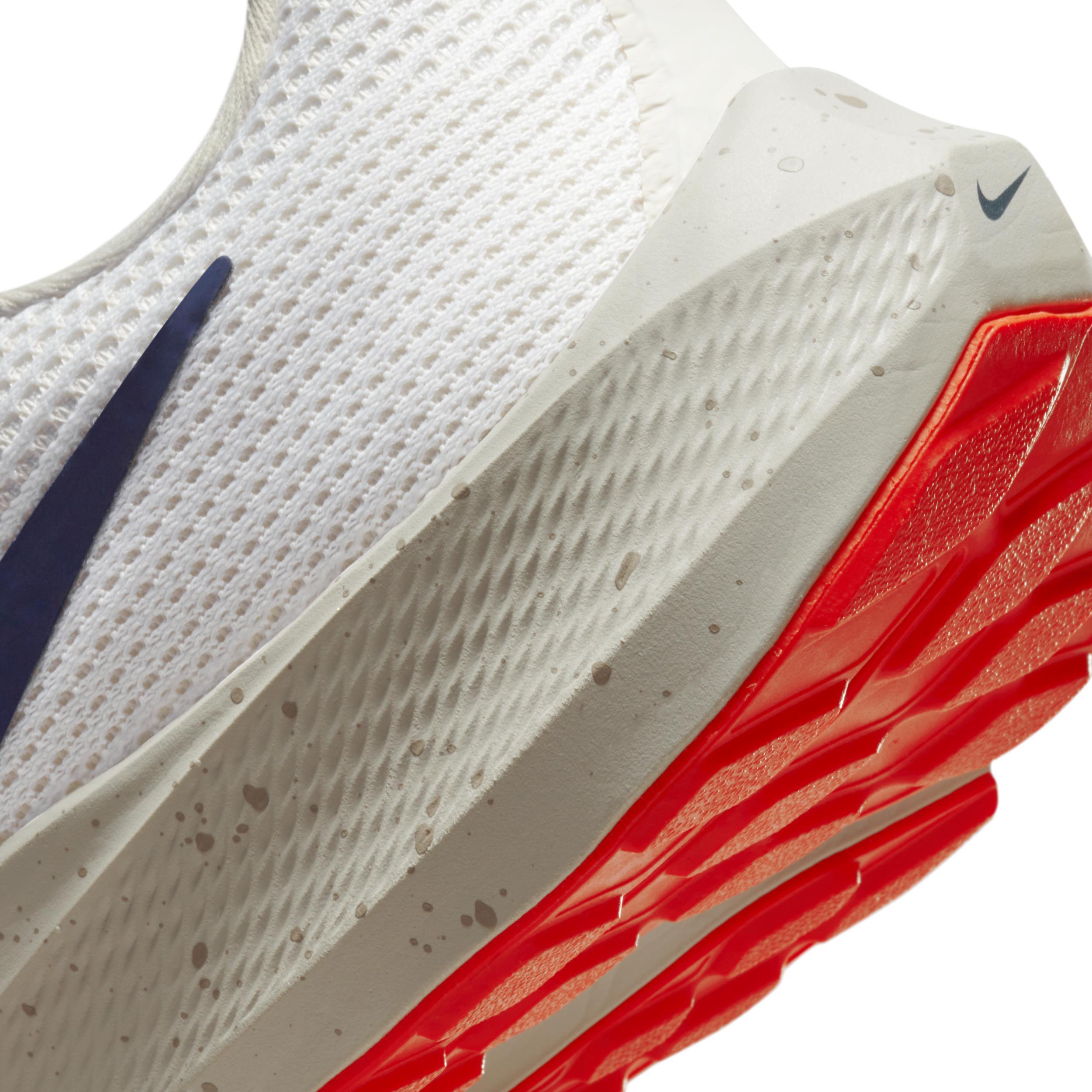 Nike Mens Air Zoom Pegasus 40 - Shoes White/Obsidian/Brown Product Image