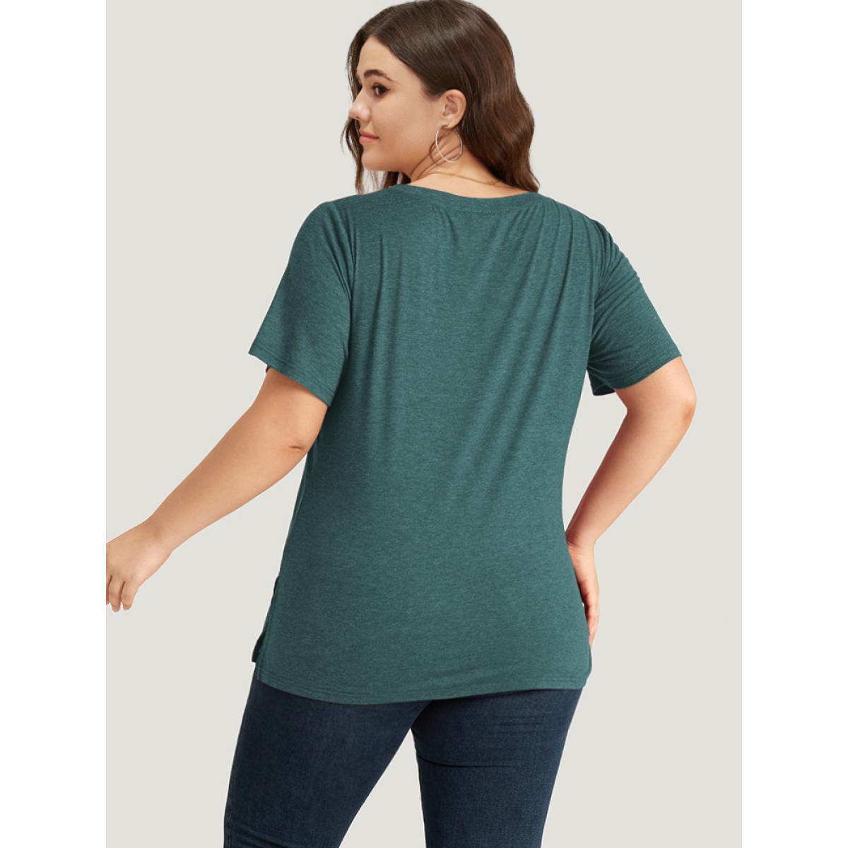 Plus Size Solid Heart Rhinestone V Neck T-shirt DarkGreen Women Casual Plain Heart Print Dailywear T-shirts BloomChic 28/5X Product Image