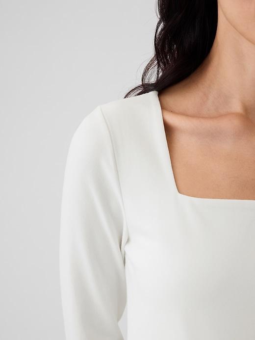 Modern Square-Neck Cropped T-Shirt Product Image