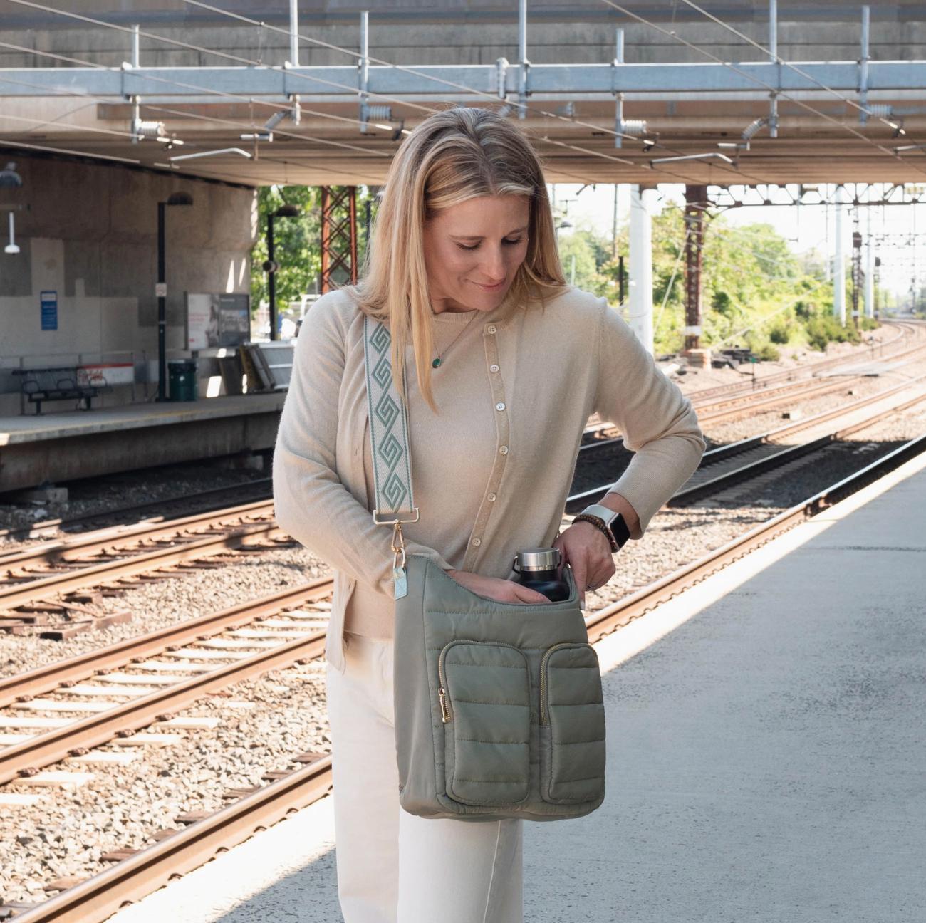HydroDouble Crossbody Travel Bag Product Image
