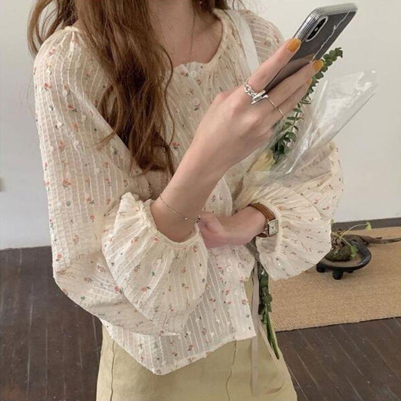 Long-Sleeve Crew Neck Floral Print Button-Up Blouse Product Image