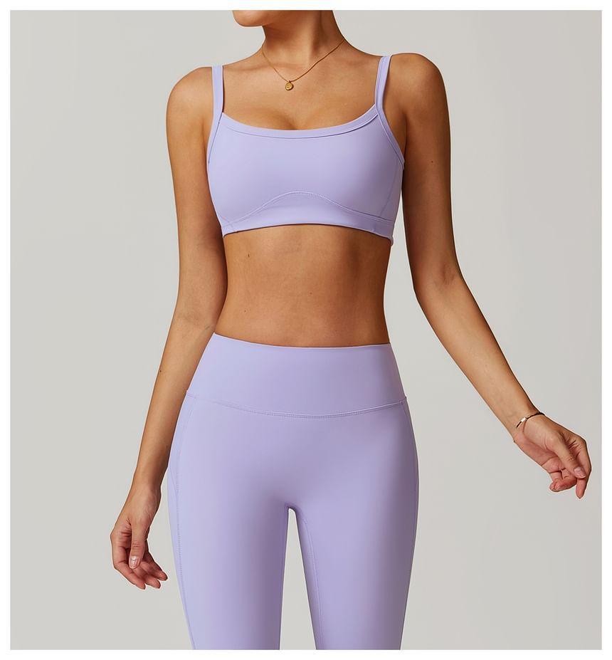 Scoop Neck Plain Sports Bra Product Image