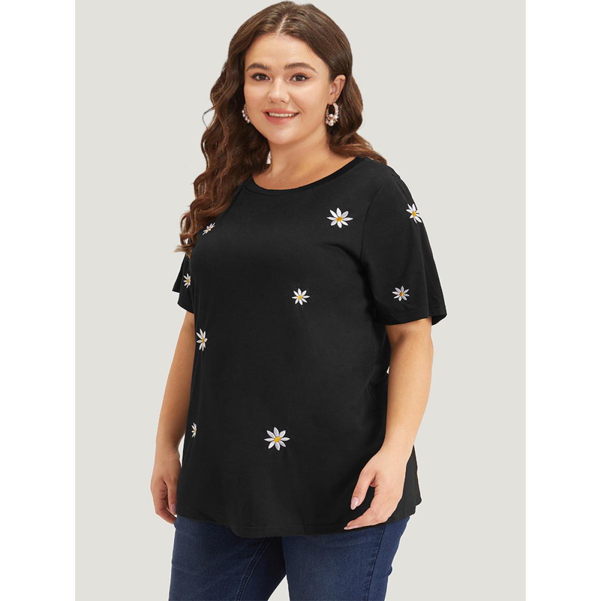 Plus Size Daisy Floral Embroidered Short Sleeve T-shirt Black Women Elegant Embroidered Floral Round Neck Dailywear T-shirts BloomChic 22-24/3X Product Image