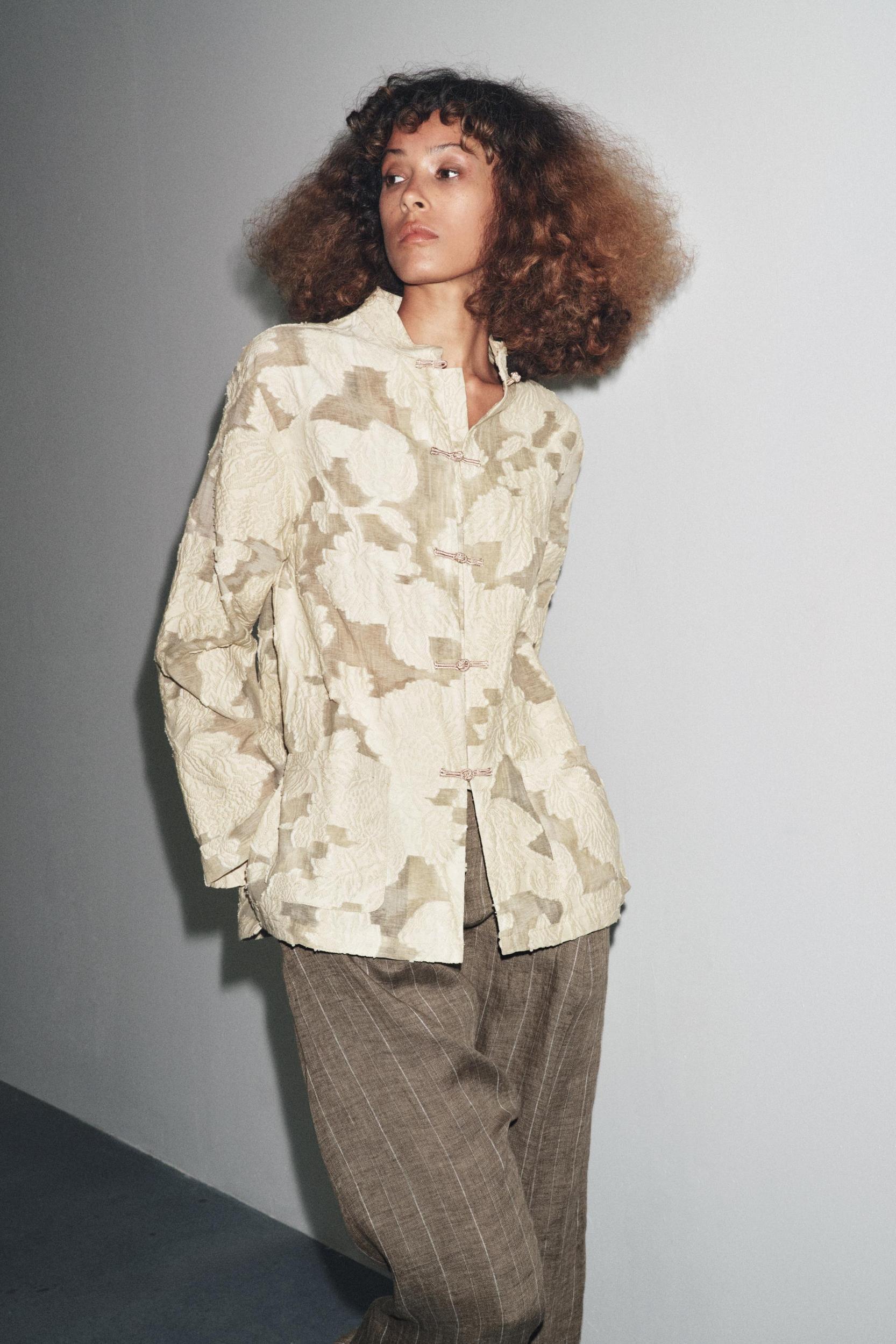 FLORAL JACQUARD KIMONO LIMITED EDITION Product Image
