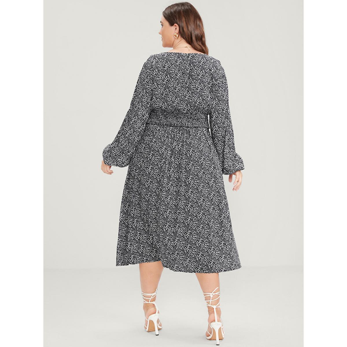 Plus Size Geometric Pocket Lantern Sleeve Shirred Midi Dress Midnight Women Elegant Elastic Waist V-neck Long Sleeve Curvy Midi Dress BloomChic 12/L Product Image