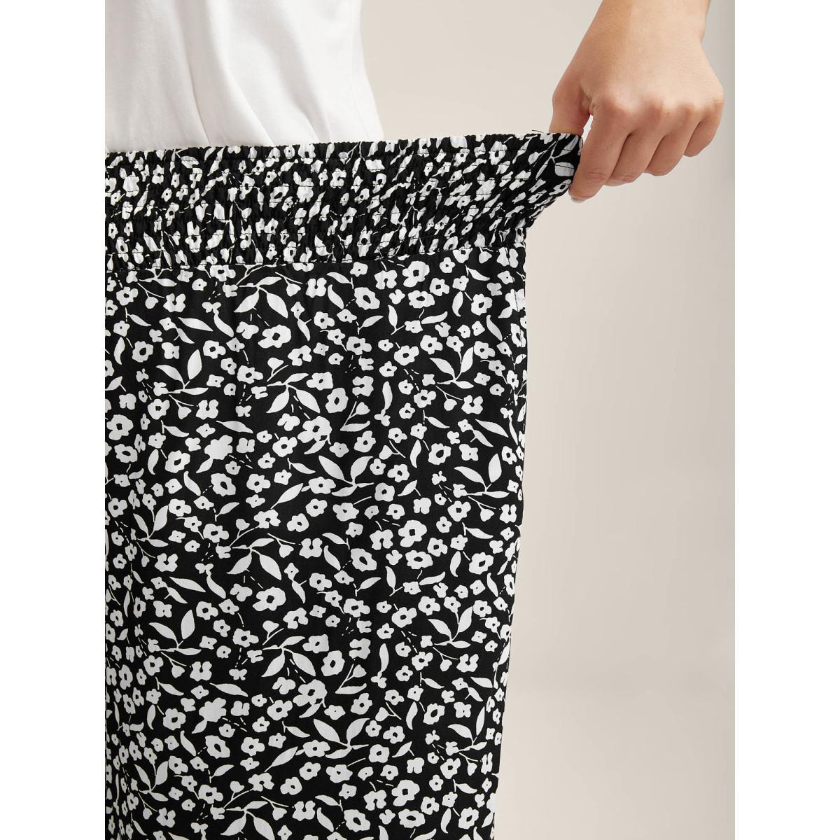 Plus Size Ditsy Floral Print Wide-Leg Pants Women BlackFlower Elegant Wide Leg Mid Rise Everyday-Elegant Pants BloomChic 22-24/3X Product Image