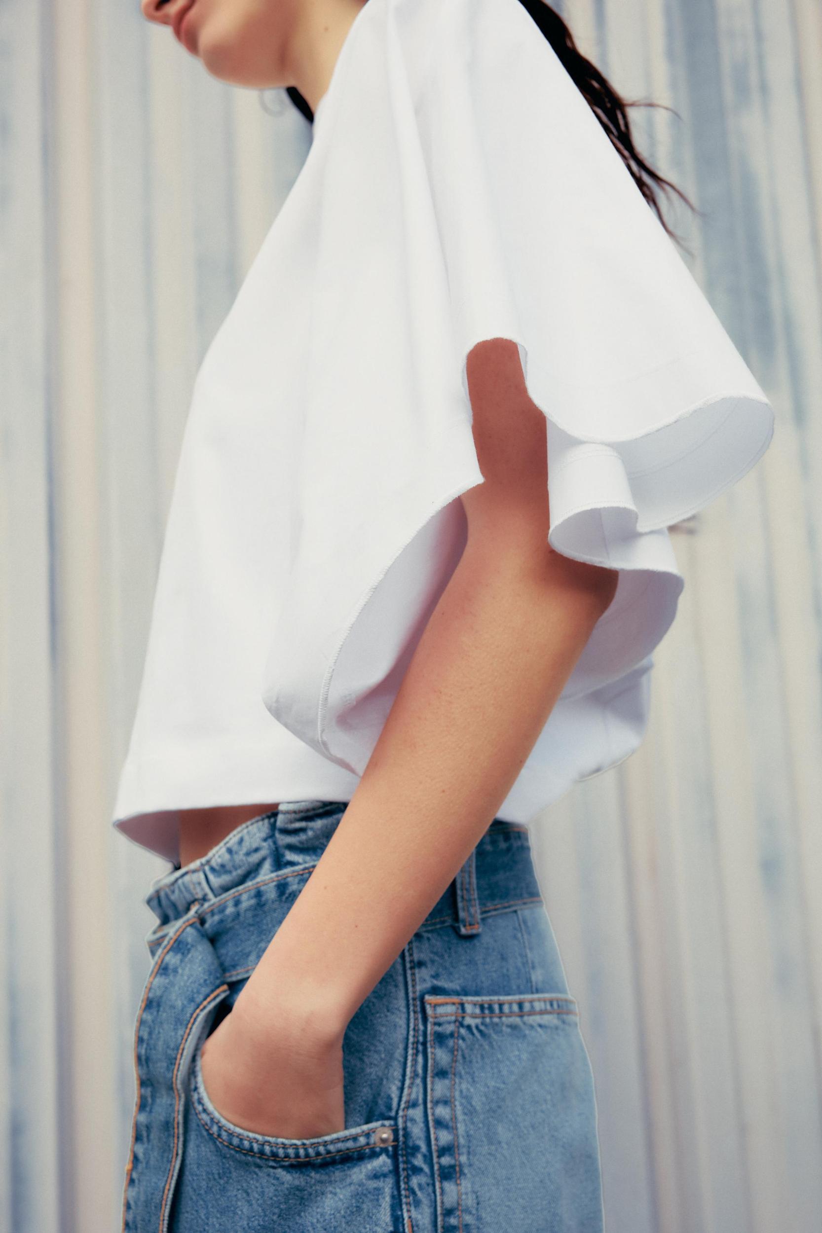 BATWING SLEEVE T-SHIRT Product Image