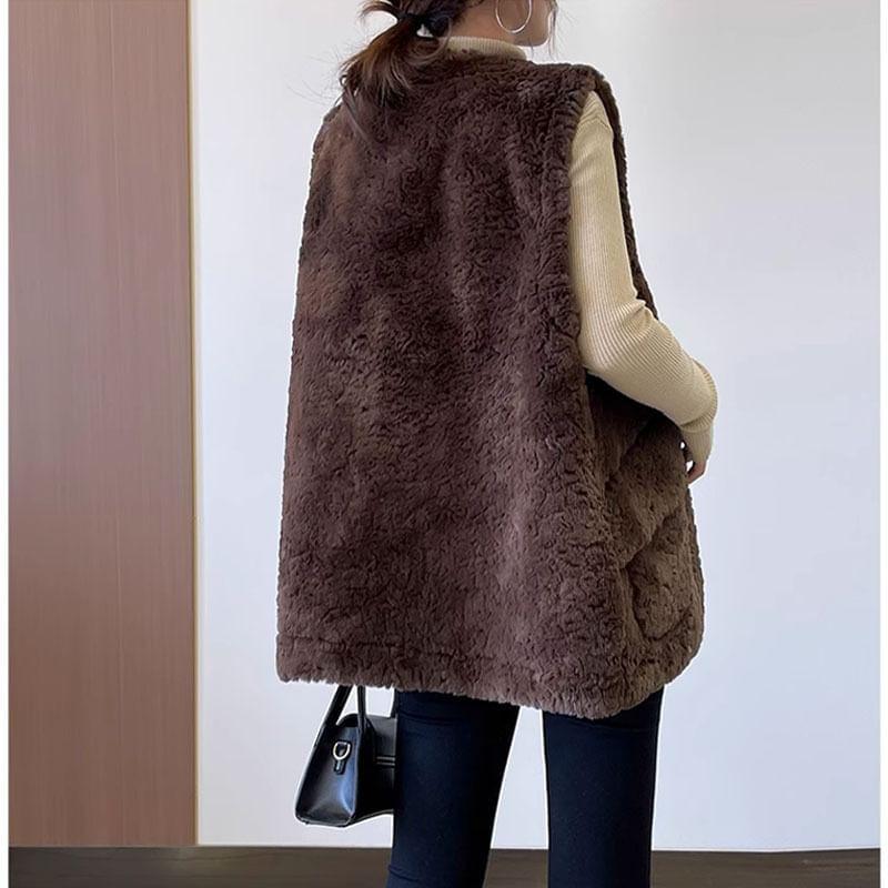 V-Neck Plain Faux Shearling Zip Vest Product Image