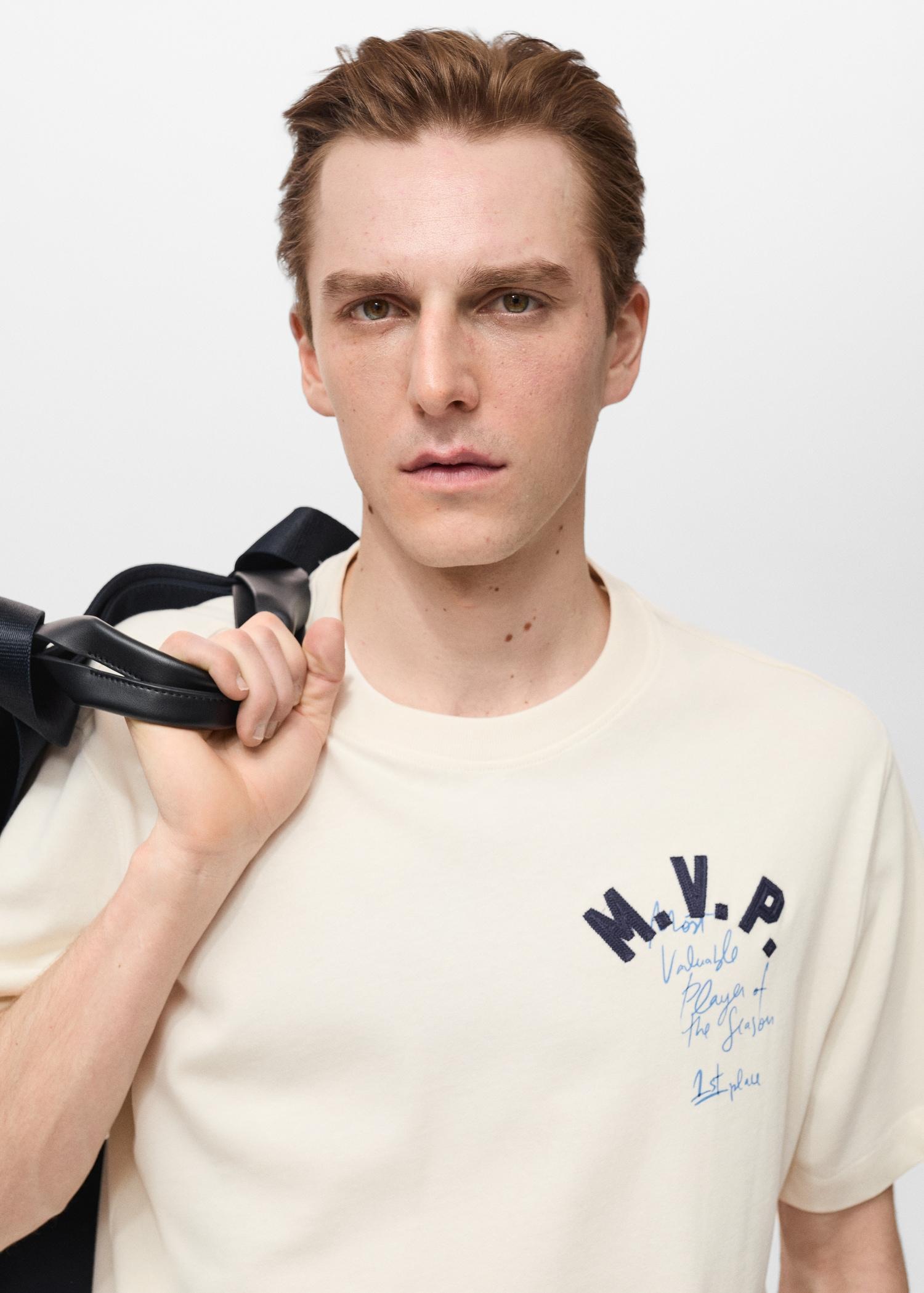 Embroidered cotton T-shirt - Men | MANGO USA Product Image