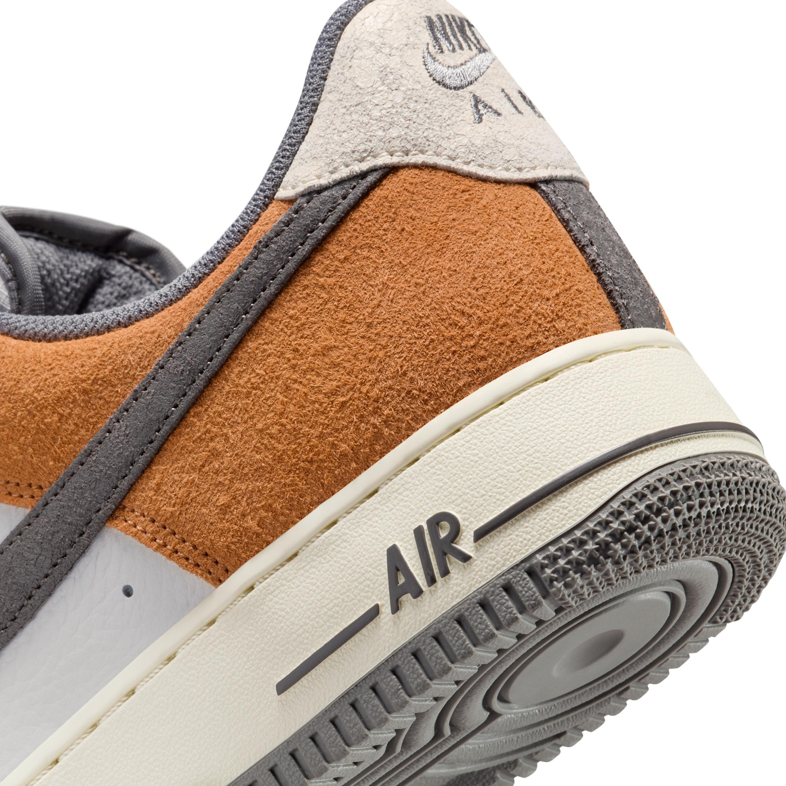Nike Men's Air Force 1 '07 LV8 Shoes Product Image