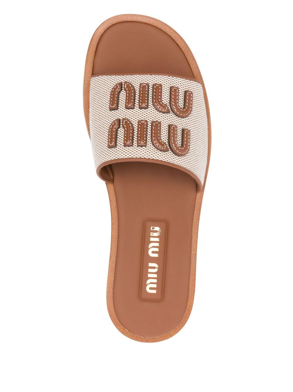 appliqué-logo slides Product Image