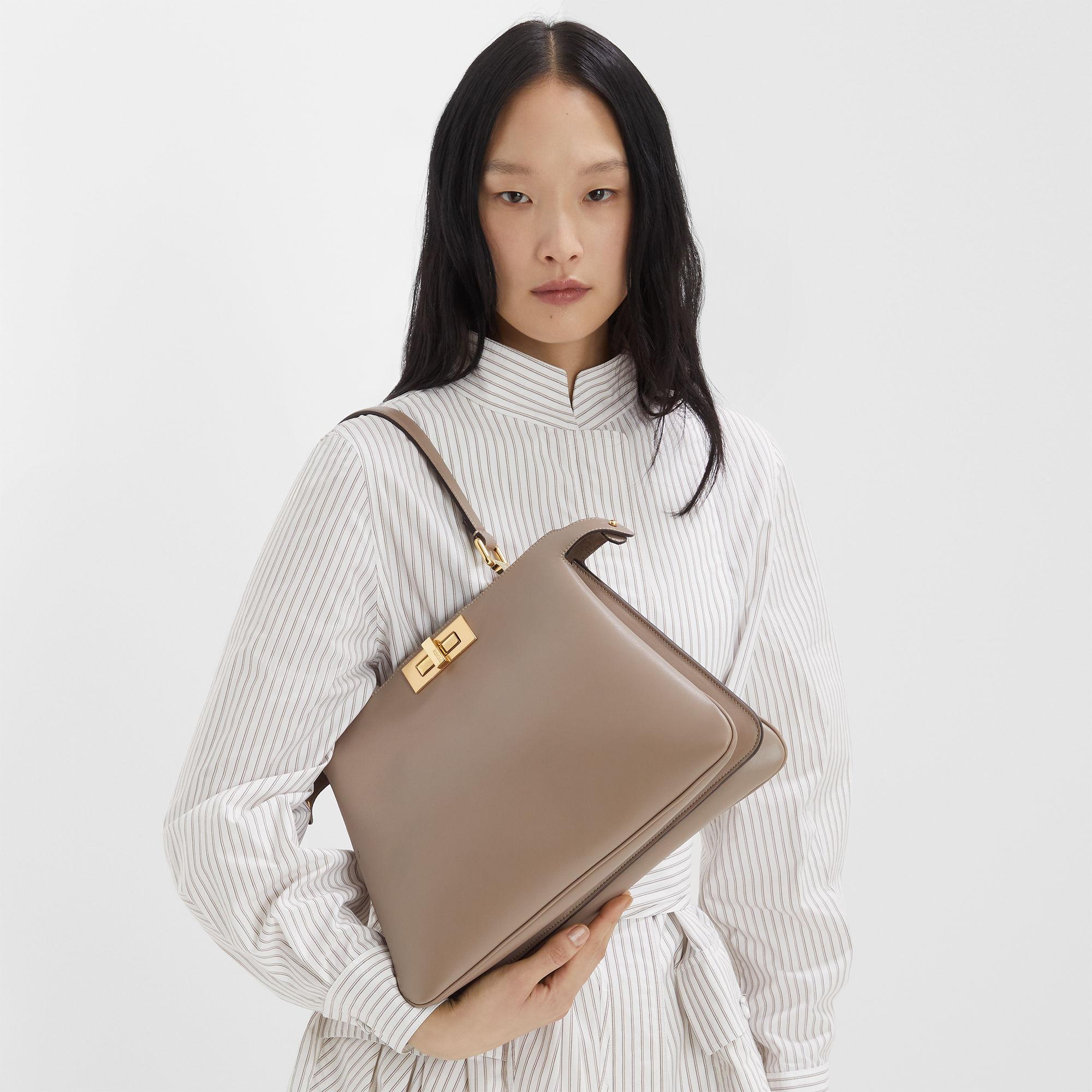 Peekaboo Soft MediumCappuccino-colored leather bag Product Image