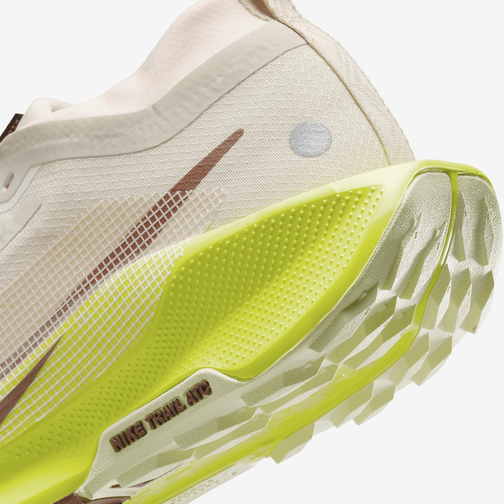Nike Pegasus Trail 5 GORE-TEX Women's Waterproof Trail Running Shoes Product Image