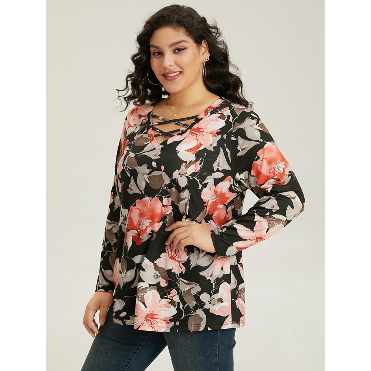 Plus Size Floral Print Crisscross V Neck T-shirt Black Women Casual Printed Floral V-neck Dailywear T-shirts BloomChic 28/5X Product Image