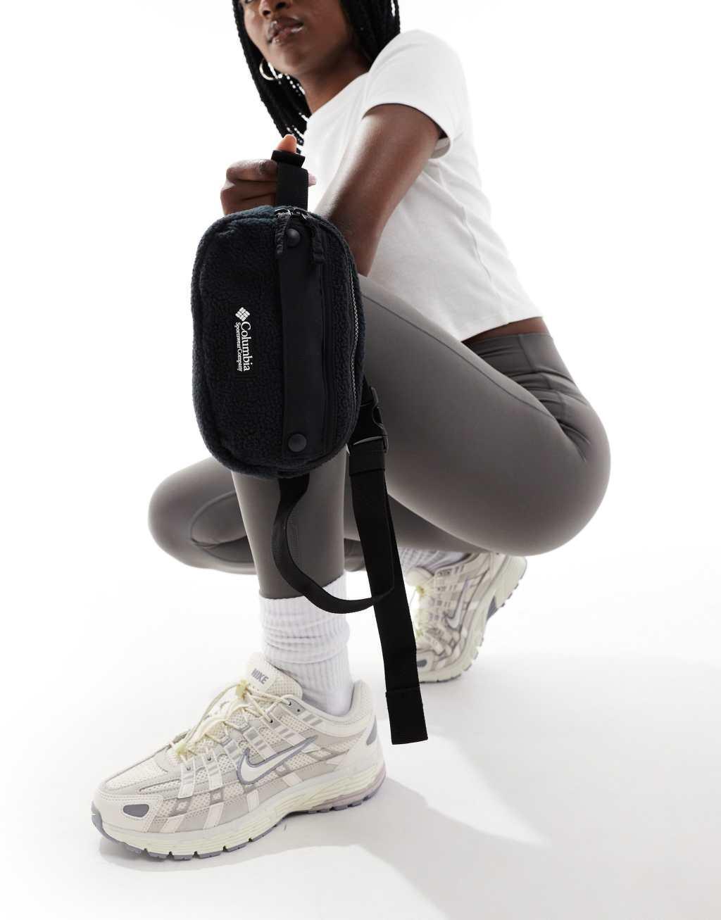 Columbia Helvetia II fleece hip pack in black Product Image