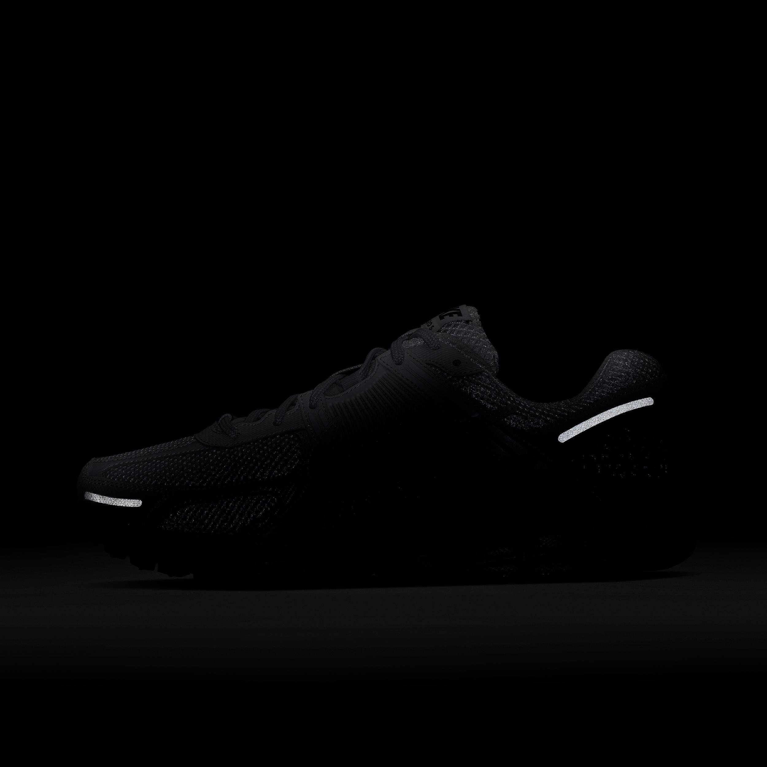 Nike Men's Zoom Vomero 5 Shoes Product Image