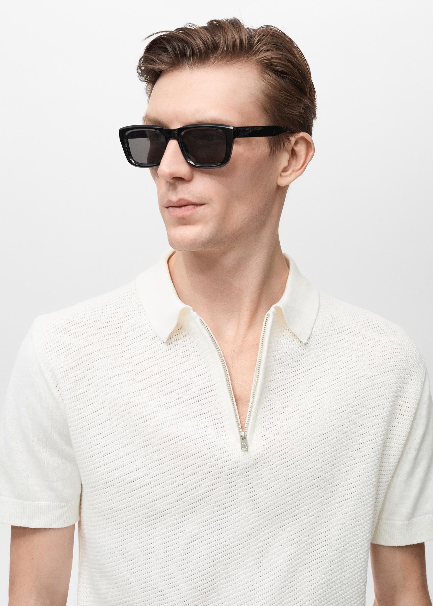 Openwork knitted polo shirt with zipper - Men | MANGO USA Product Image