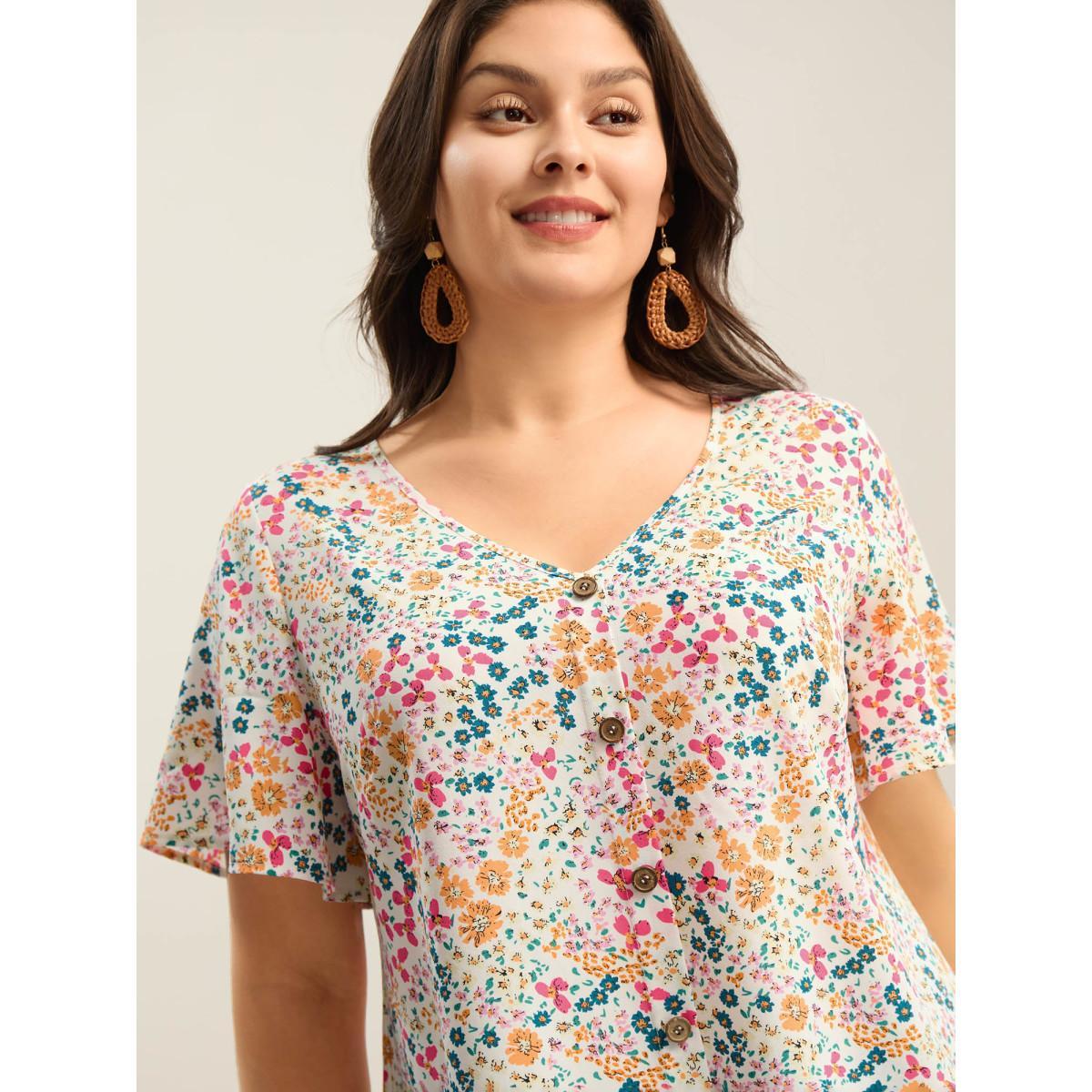 Plus Size Ivory Floral Print V-Neck Flowy Blouse Women Short sleeve V-neck Vacation Blouses BloomChic 30/6X Product Image