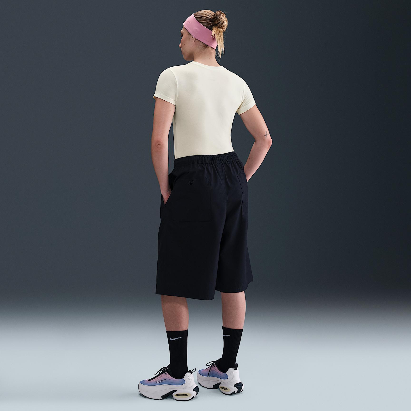 Women's Nike Sportswear Chill Knit Slim Cropped Graphic T-Shirt Product Image