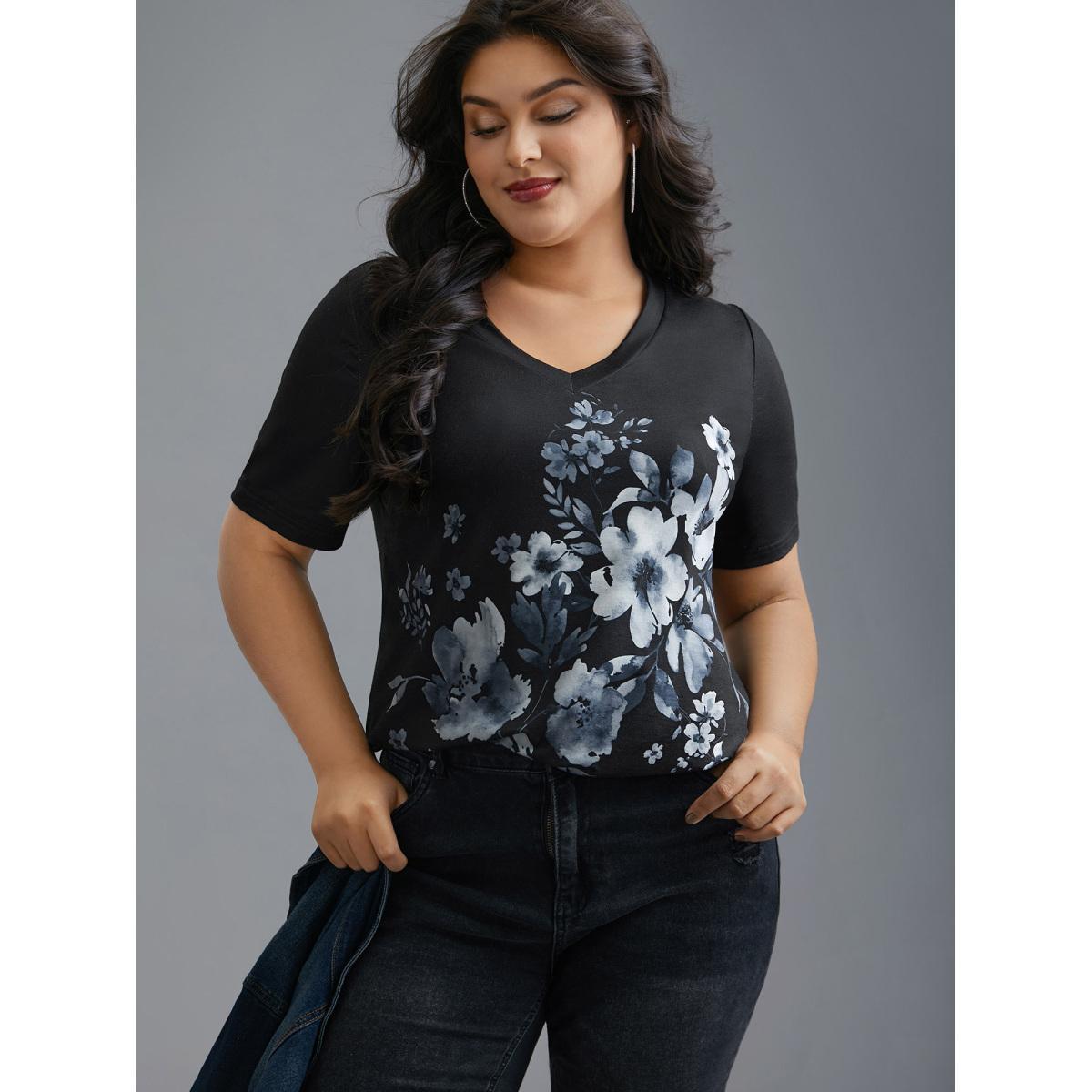 Plus Size V-Neck Floral Print Fitted T-Shirt Black Women Casual Non Natural Flowers V-neck Everyday T-shirts BloomChic 10/M Product Image