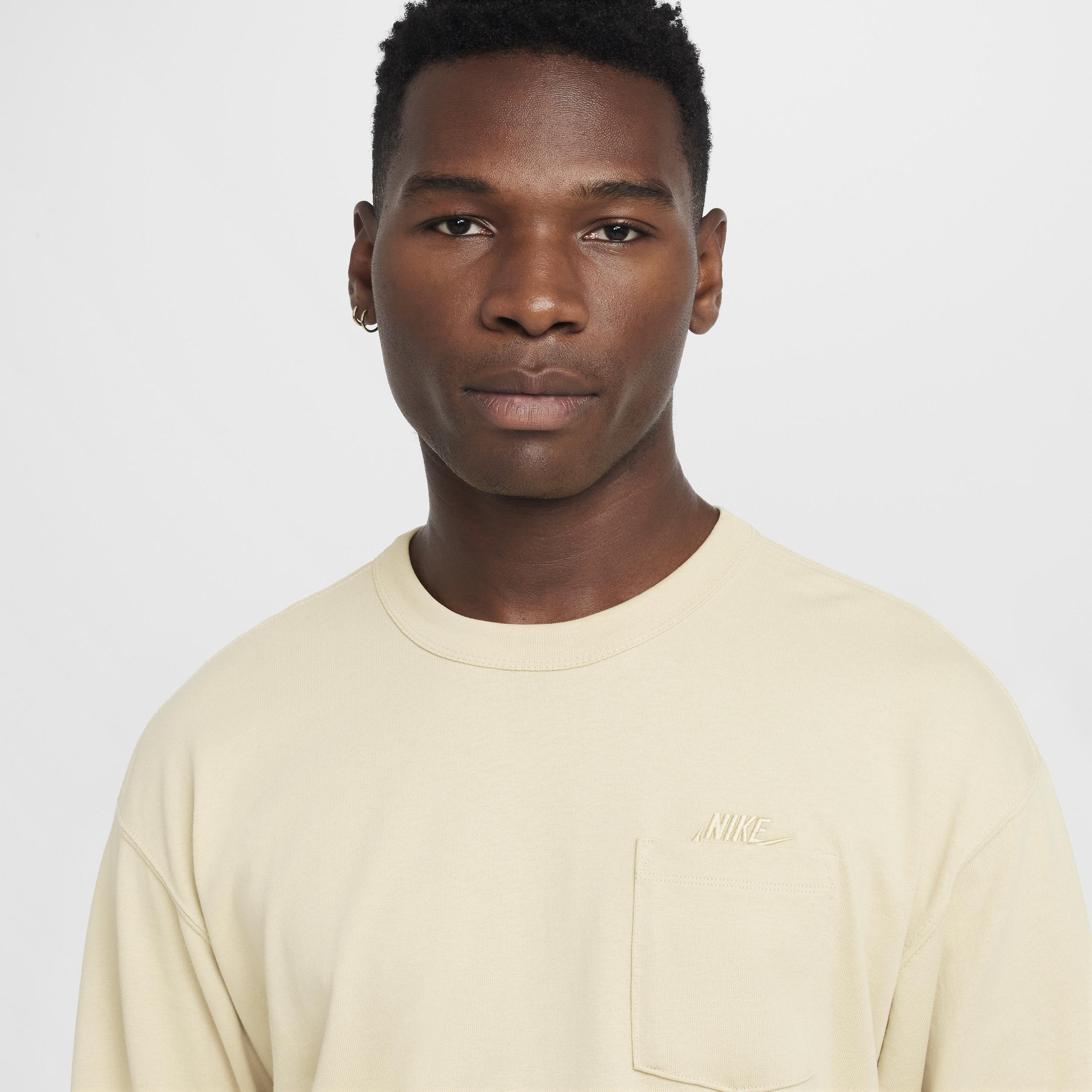 Nike Sportswear Premium Essentials Men's Long-Sleeve Pocket T-Shirt Product Image