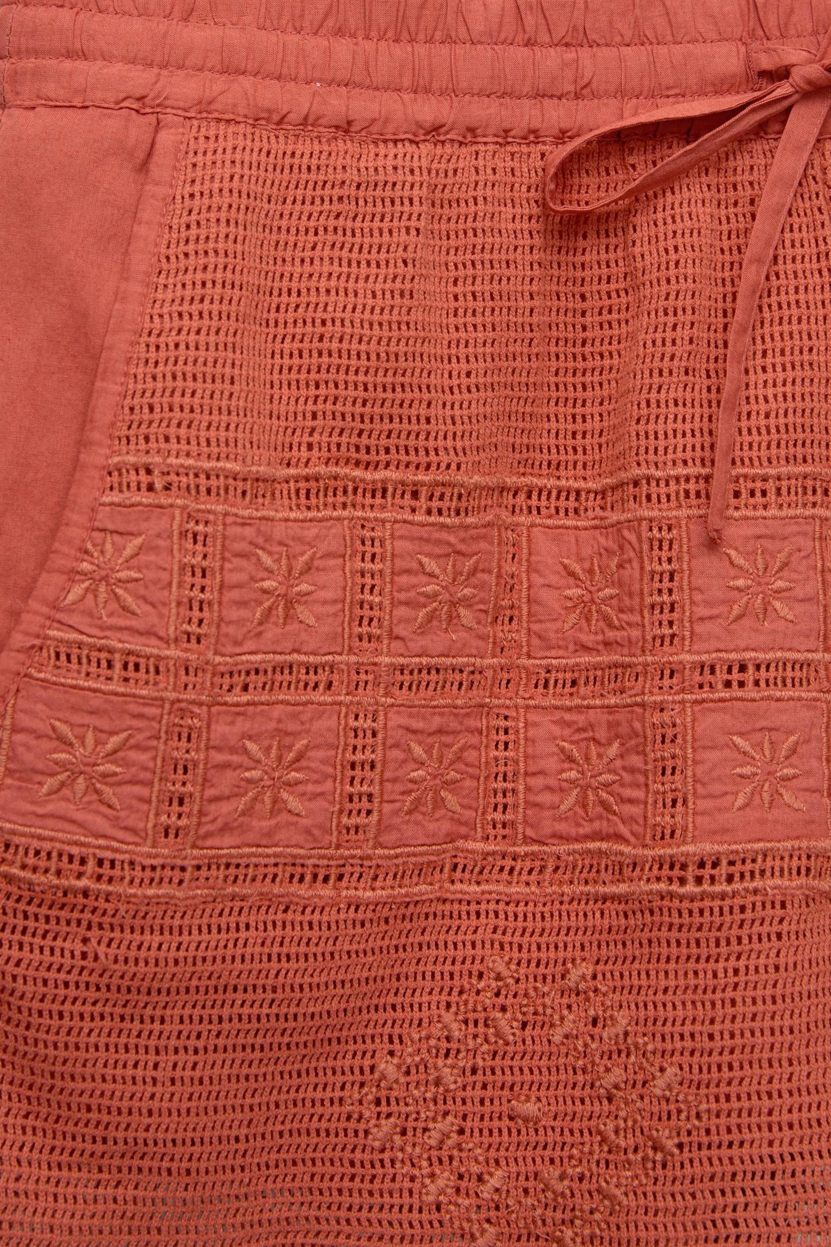 Embroidered knit shorts Product Image