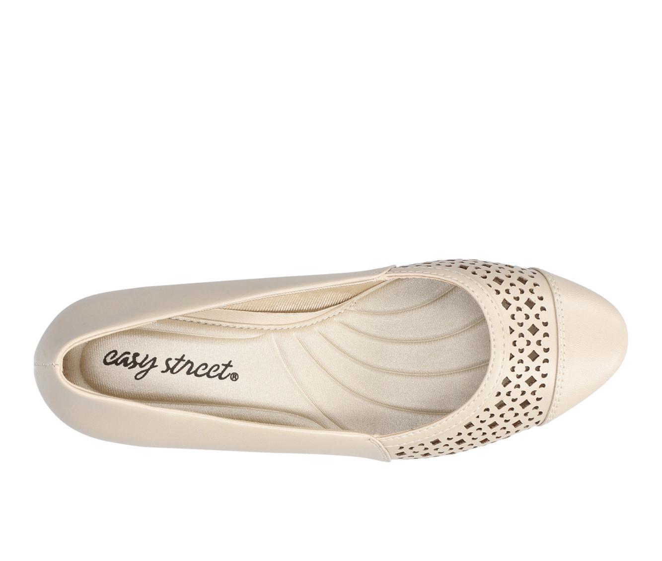 Women's Easy Street Neva Pumps Product Image
