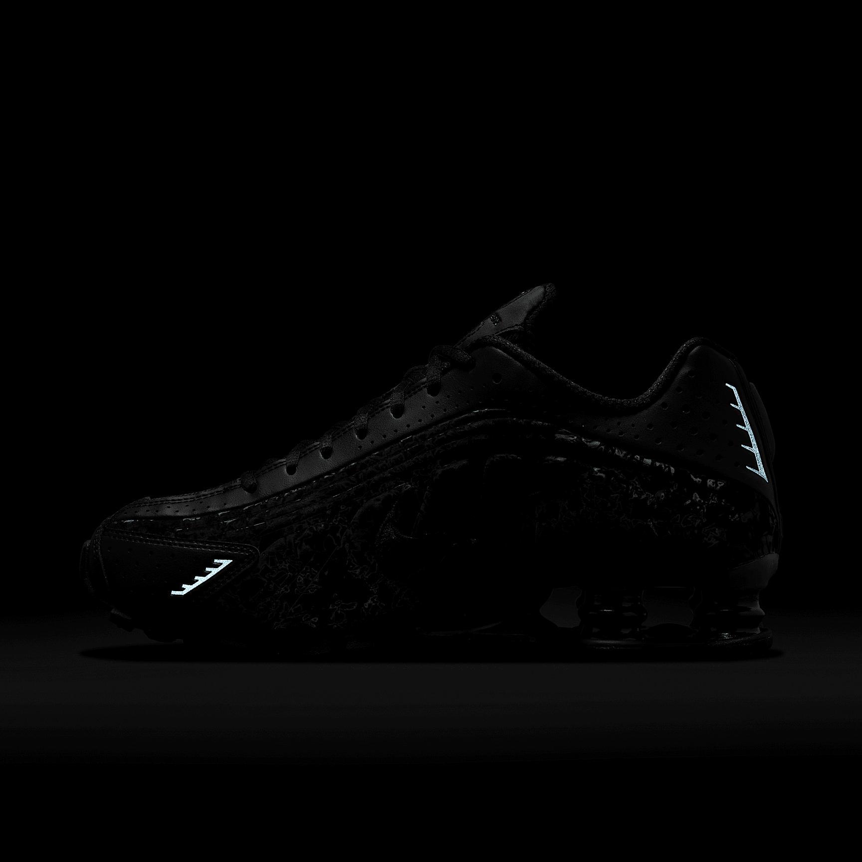 Nike Womens Shox R4 Casual Shoes Product Image
