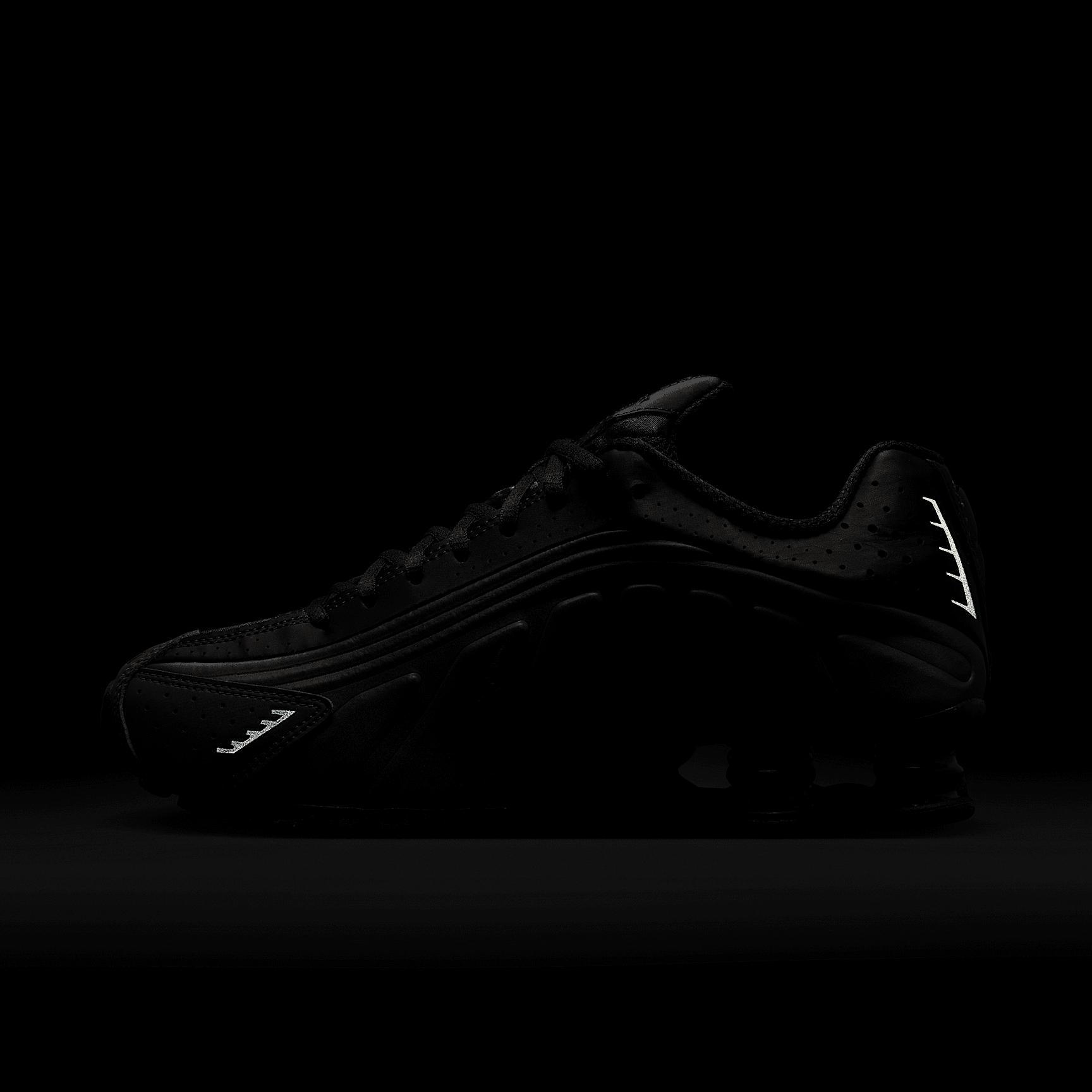 Nike Women's Shox R4 Shoes Product Image