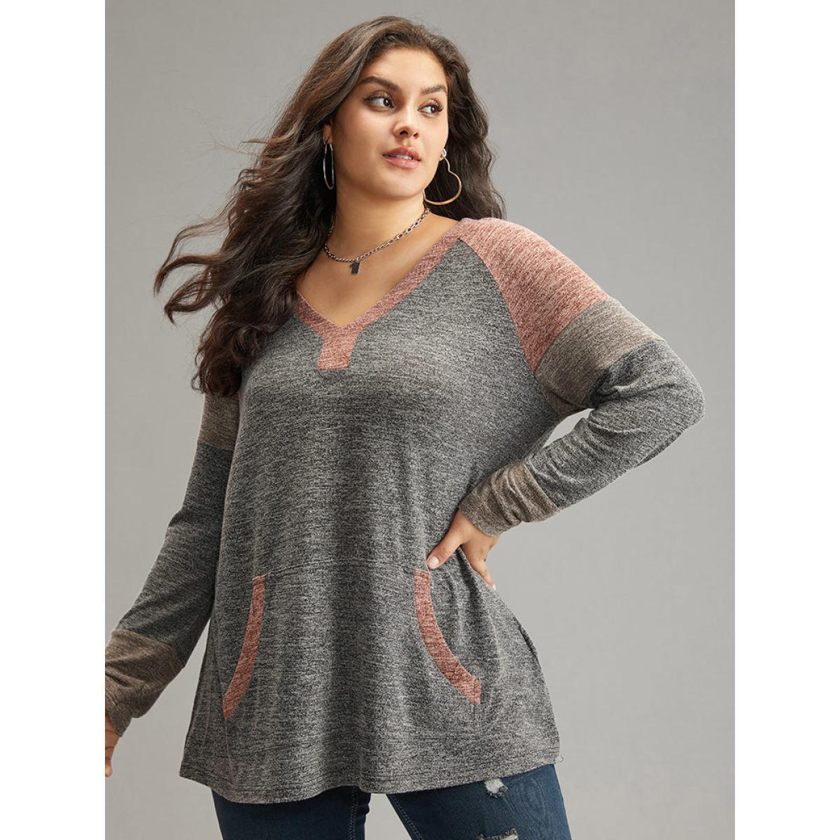 Plus Size Contrast Pocket Raglan Sleeve T-shirt Multicolor Women Casual Contrast Plain V-neck Dailywear T-shirts BloomChic 22-24/3X Product Image