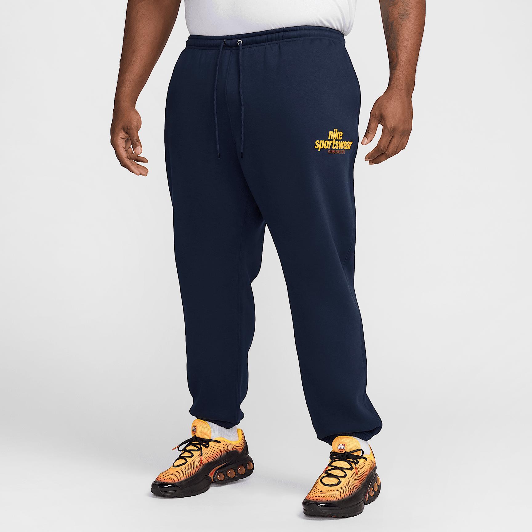 Nike Club Men's Fleece Pants Product Image