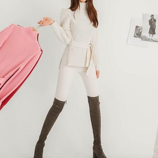 Long-Sleeve Turtleneck Plain Knit Top Product Image