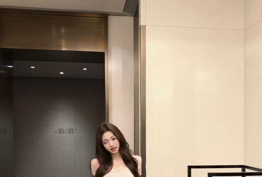 Short-Sleeve V-Neck Plain Crop T-Shirt / High Waist Plain Yoga Pants Product Image