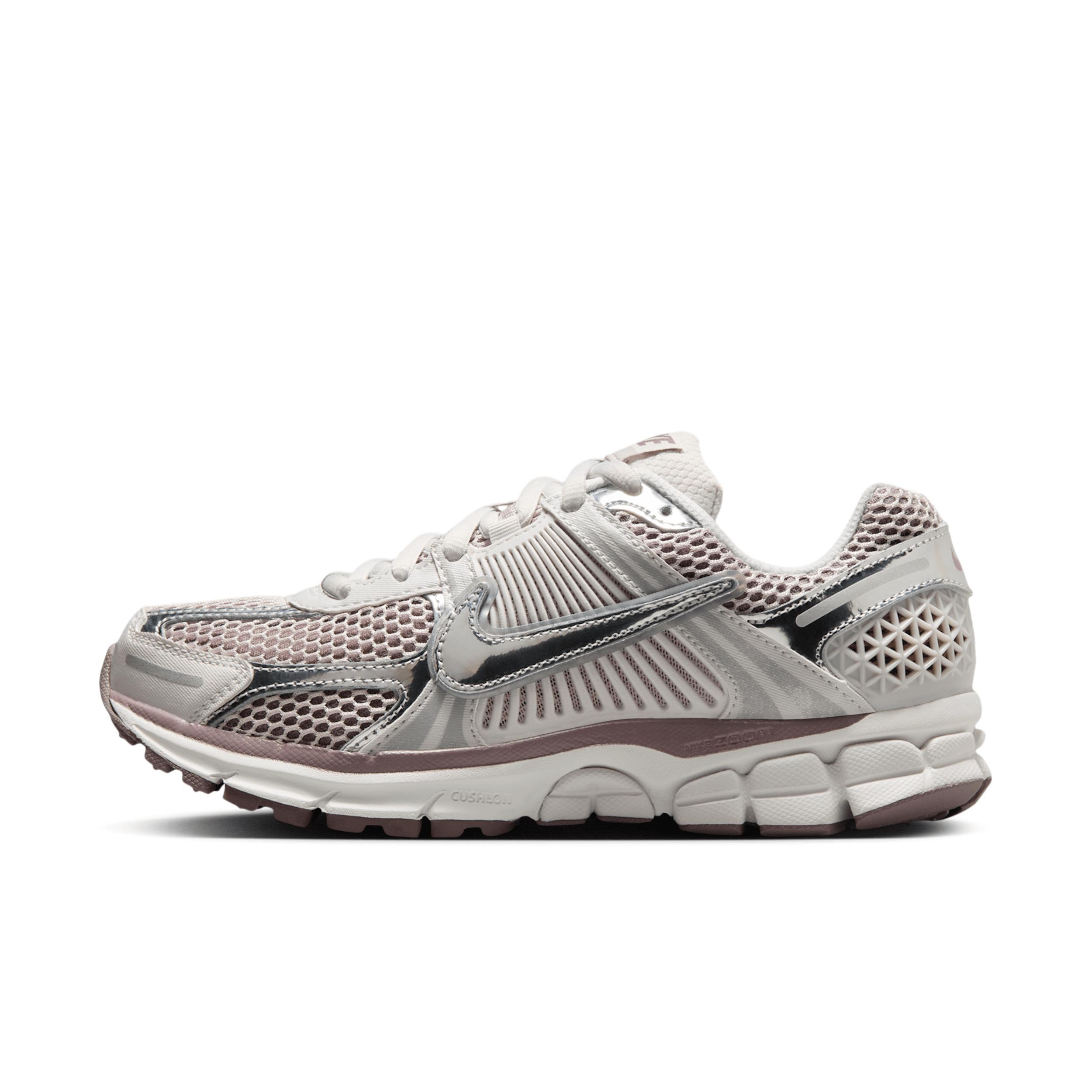 Nike Women's Zoom Vomero 5 Shoes Product Image