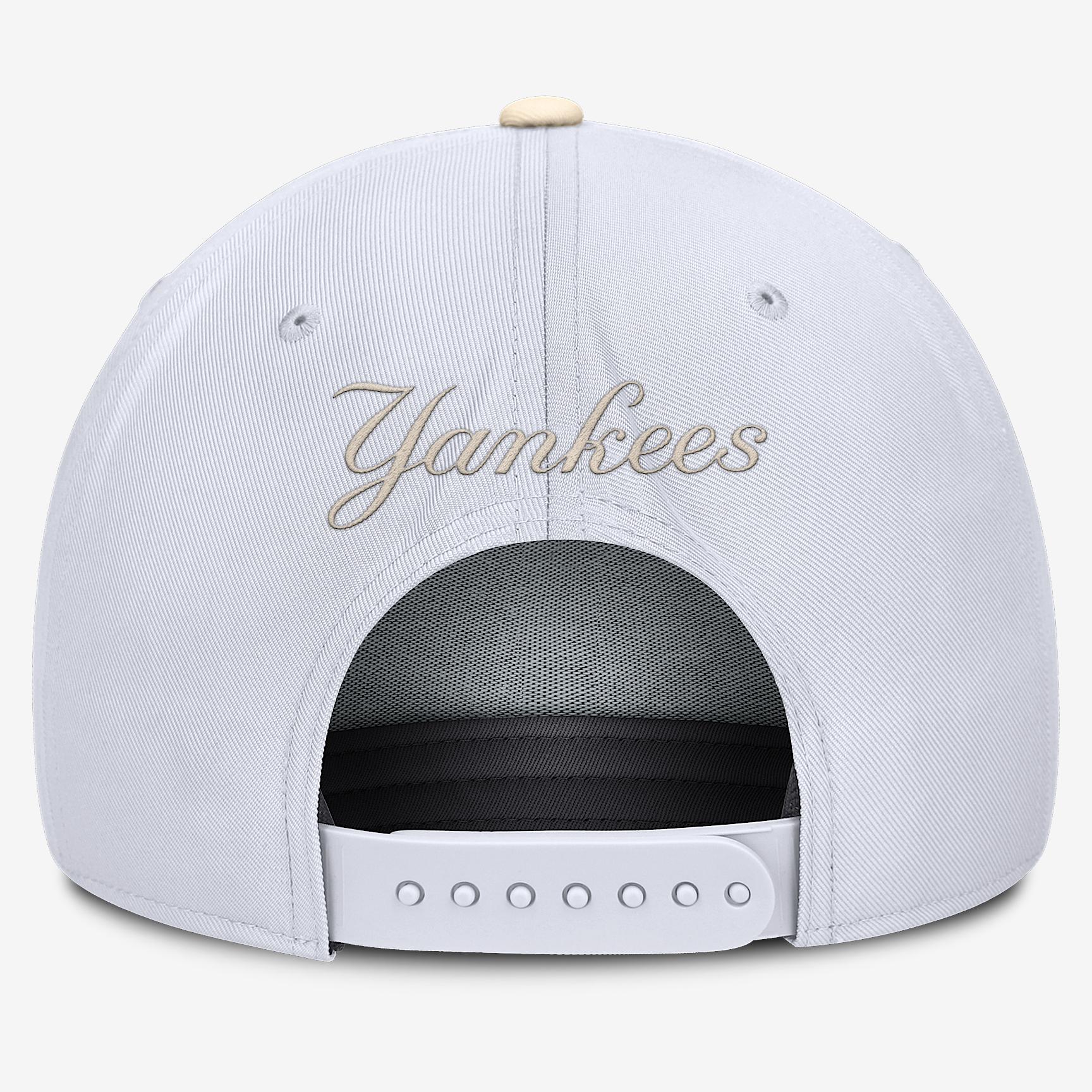 New York Yankees Pro Men’s Nike AeroBill MLB Adjustable Hat Product Image