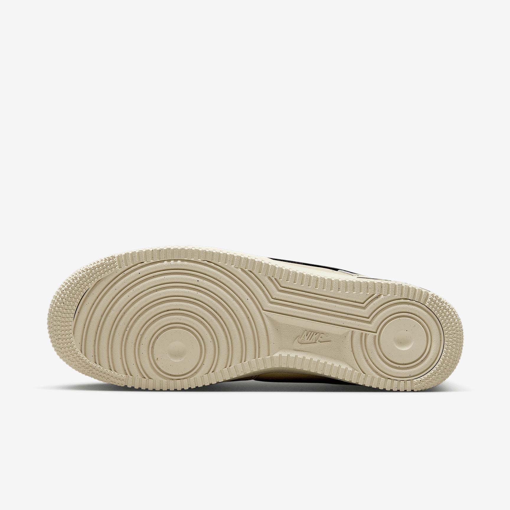 Nike Men's Air Force 1 '07 LV8 Shoes Product Image